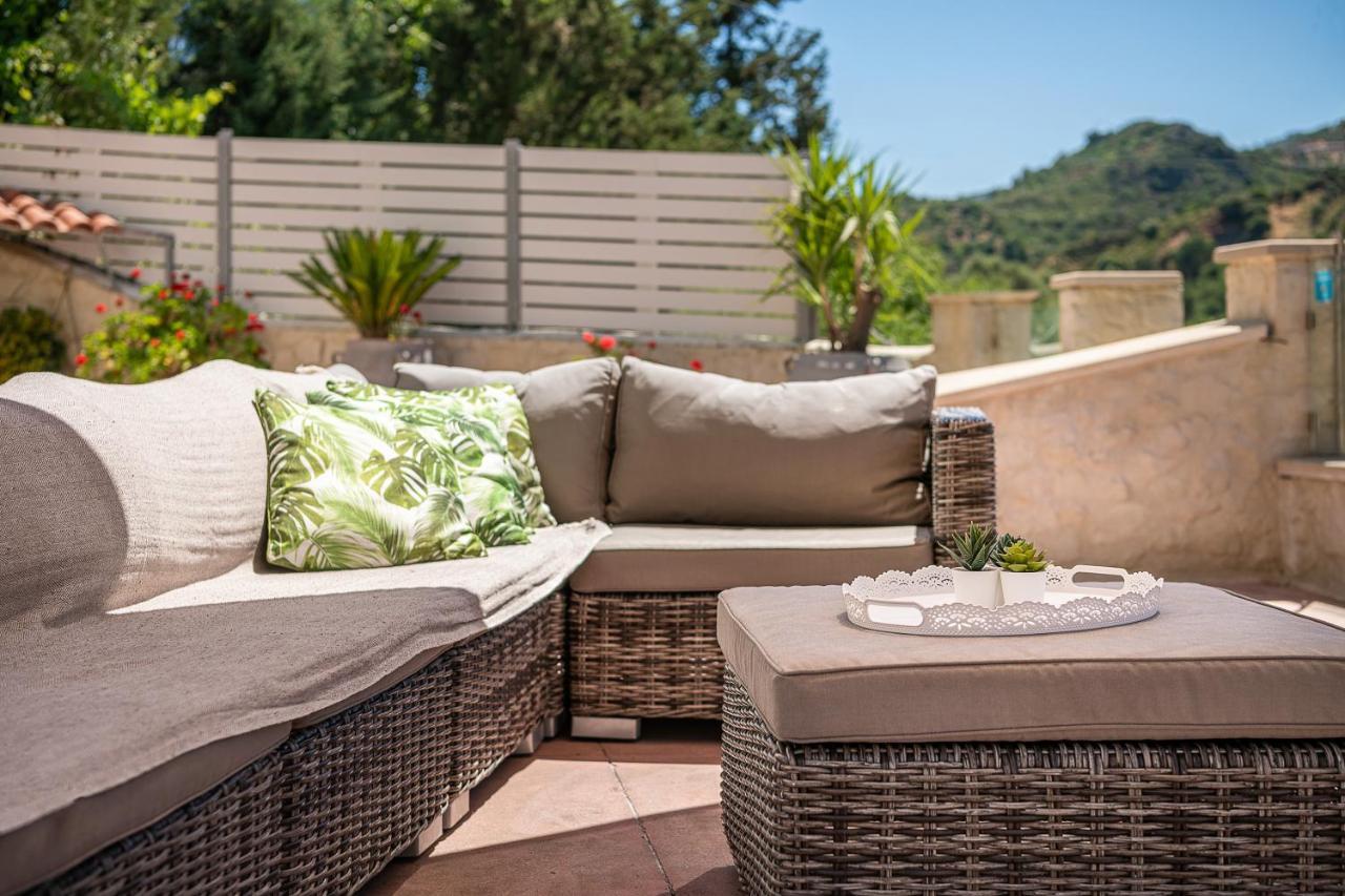 Verekinthos Villas - Pool, Hot Tub, Bbq, Kids Playground, Stunning Mountain Views Yerolakkos Exterior photo