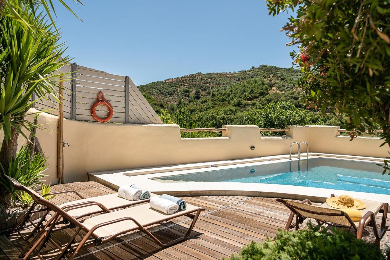 Verekinthos Villas - Pool, Hot Tub, Bbq, Kids Playground, Stunning Mountain Views Yerolakkos Exterior photo