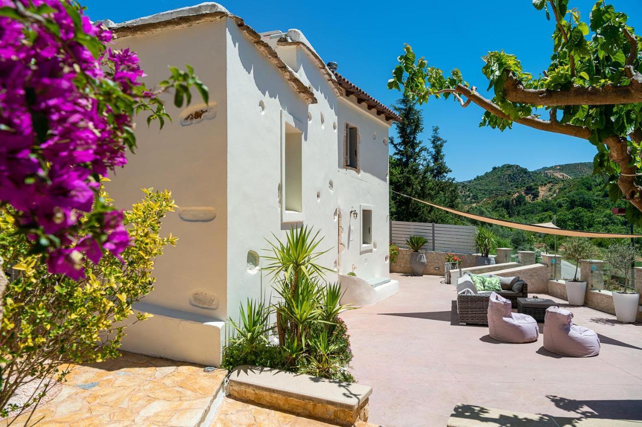Verekinthos Villas - Pool, Hot Tub, Bbq, Kids Playground, Stunning Mountain Views Yerolakkos Exterior photo