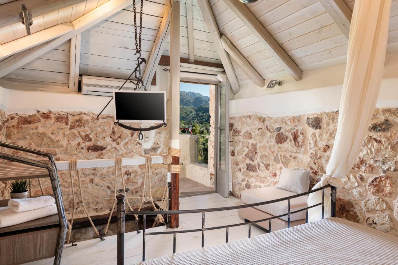 Verekinthos Villas - Pool, Hot Tub, Bbq, Kids Playground, Stunning Mountain Views Yerolakkos Exterior photo