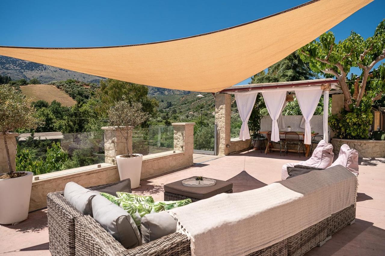 Verekinthos Villas - Pool, Hot Tub, Bbq, Kids Playground, Stunning Mountain Views Yerolakkos Exterior photo