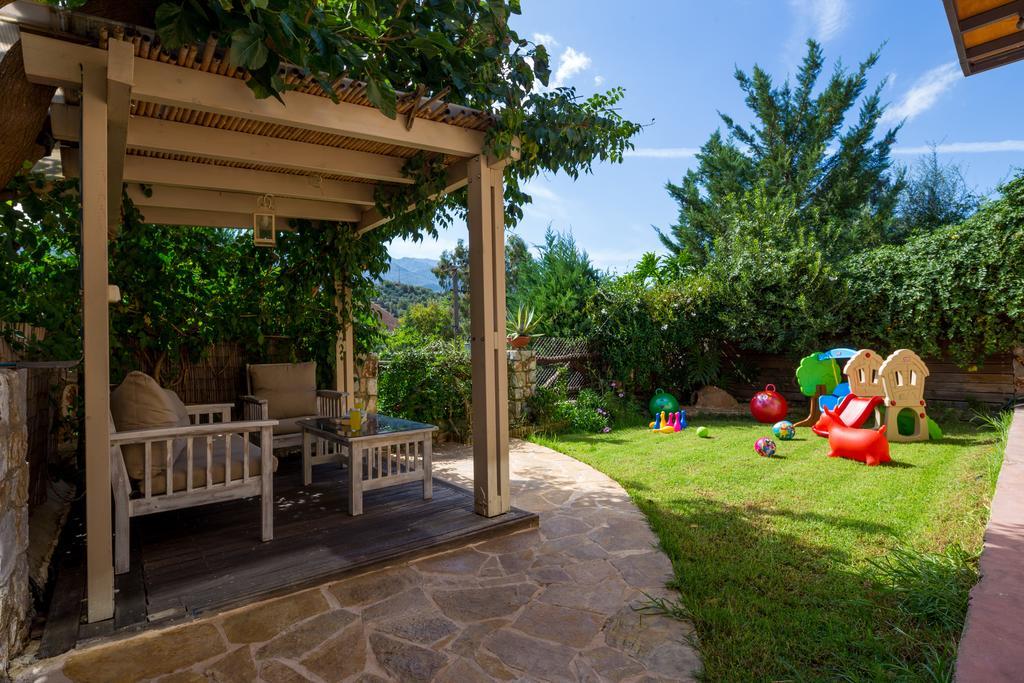 Verekinthos Villas - Pool, Hot Tub, Bbq, Kids Playground, Stunning Mountain Views Yerolakkos Exterior photo