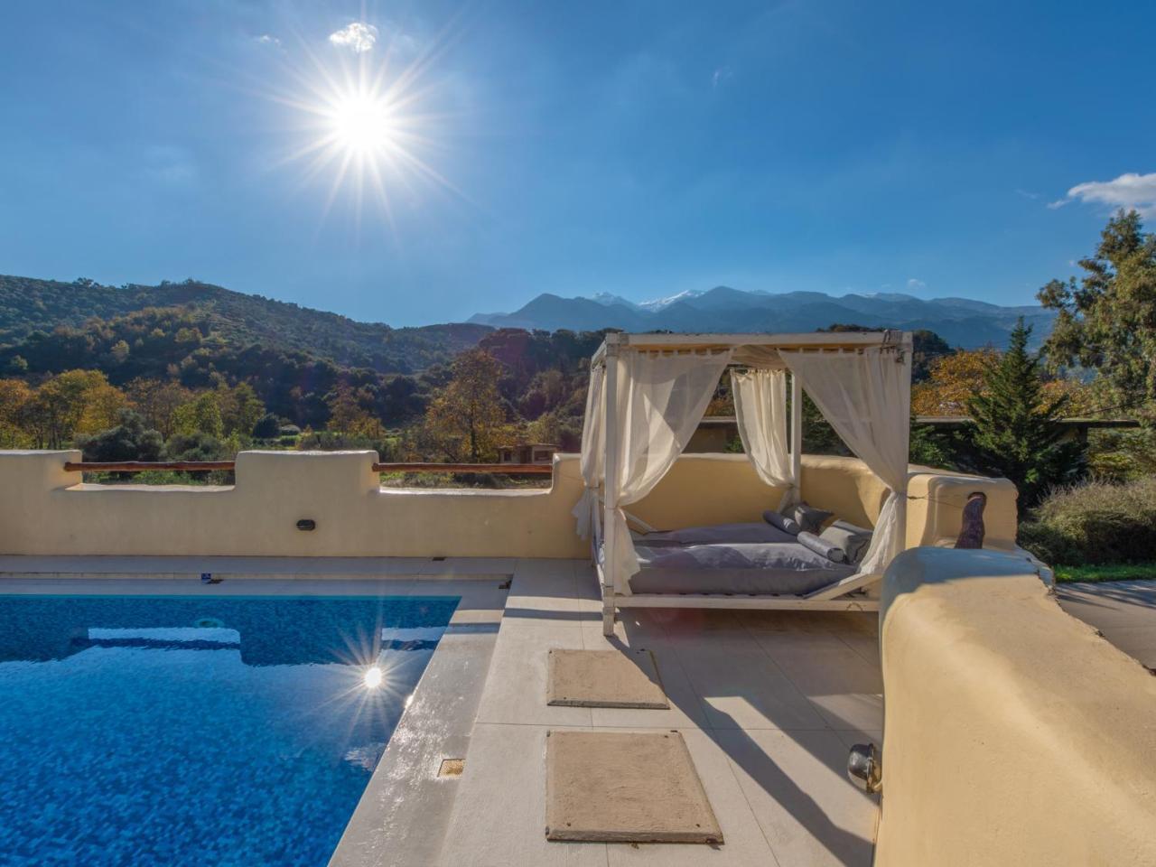 Verekinthos Villas - Pool, Hot Tub, Bbq, Kids Playground, Stunning Mountain Views Yerolakkos Exterior photo