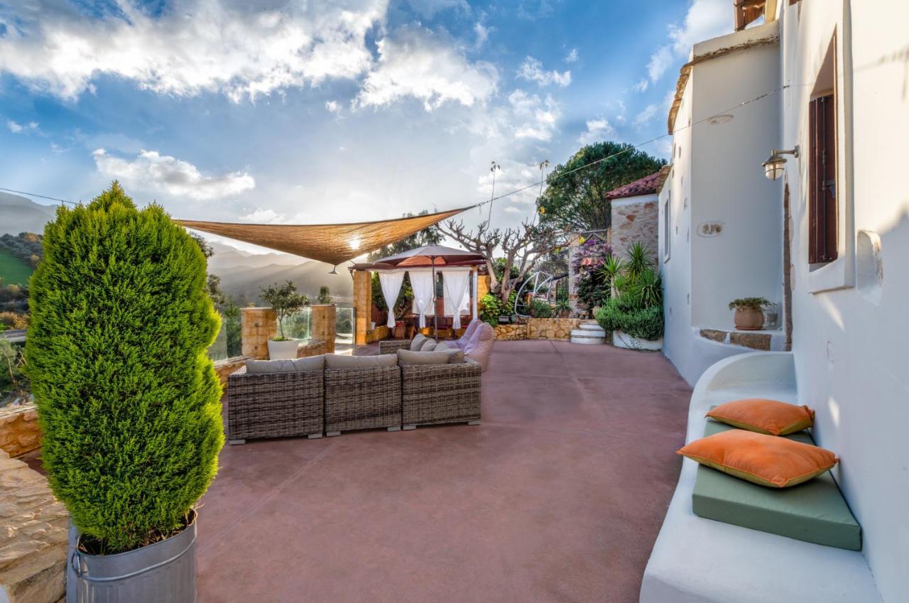 Verekinthos Villas - Pool, Hot Tub, Bbq, Kids Playground, Stunning Mountain Views Yerolakkos Exterior photo
