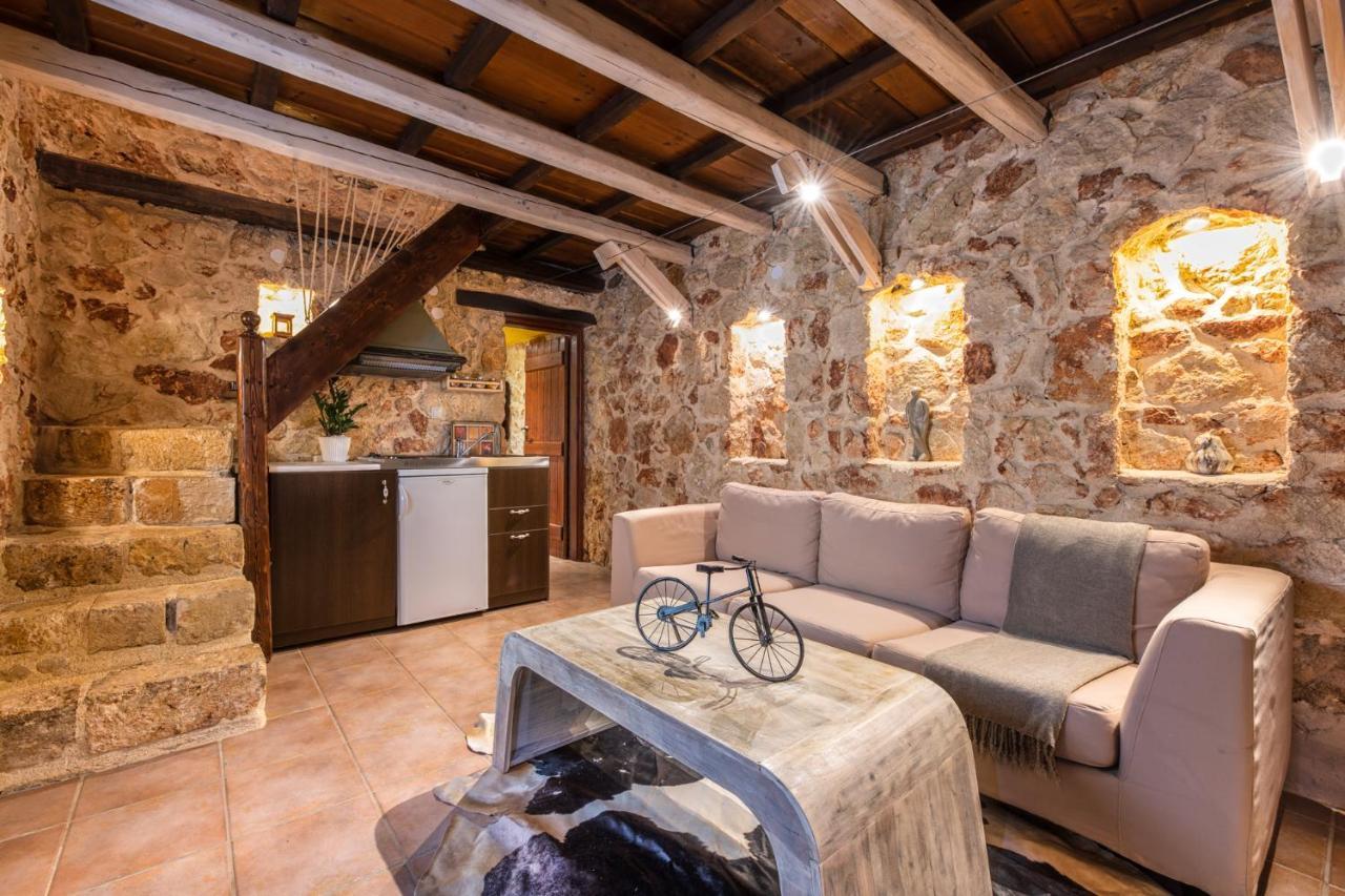 Verekinthos Villas - Pool, Hot Tub, Bbq, Kids Playground, Stunning Mountain Views Yerolakkos Exterior photo