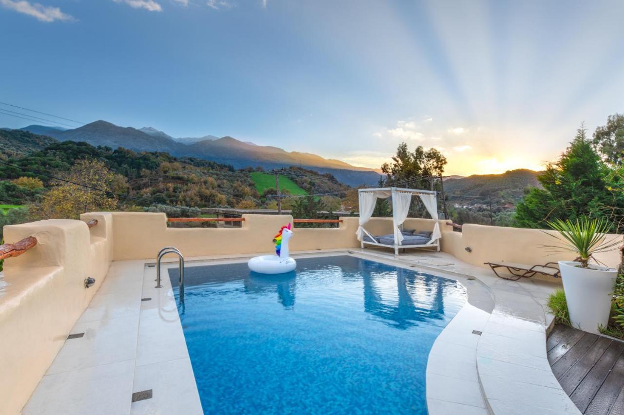 Verekinthos Villas - Pool, Hot Tub, Bbq, Kids Playground, Stunning Mountain Views Yerolakkos Exterior photo